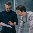 Sluchátka AfterShokz OpenComm před uši s mikrofonem, Bluetooth, šedá