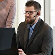 Sluchátka AfterShokz OpenComm před uši s mikrofonem, Bluetooth, šedá