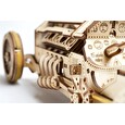 Hračka Ugears 3D dřevěné mechanické puzzle U9 Auto (Grand Prix)